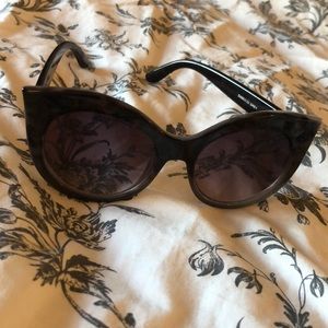 Steve Madden cat-eye sunglasses 🐱 😎